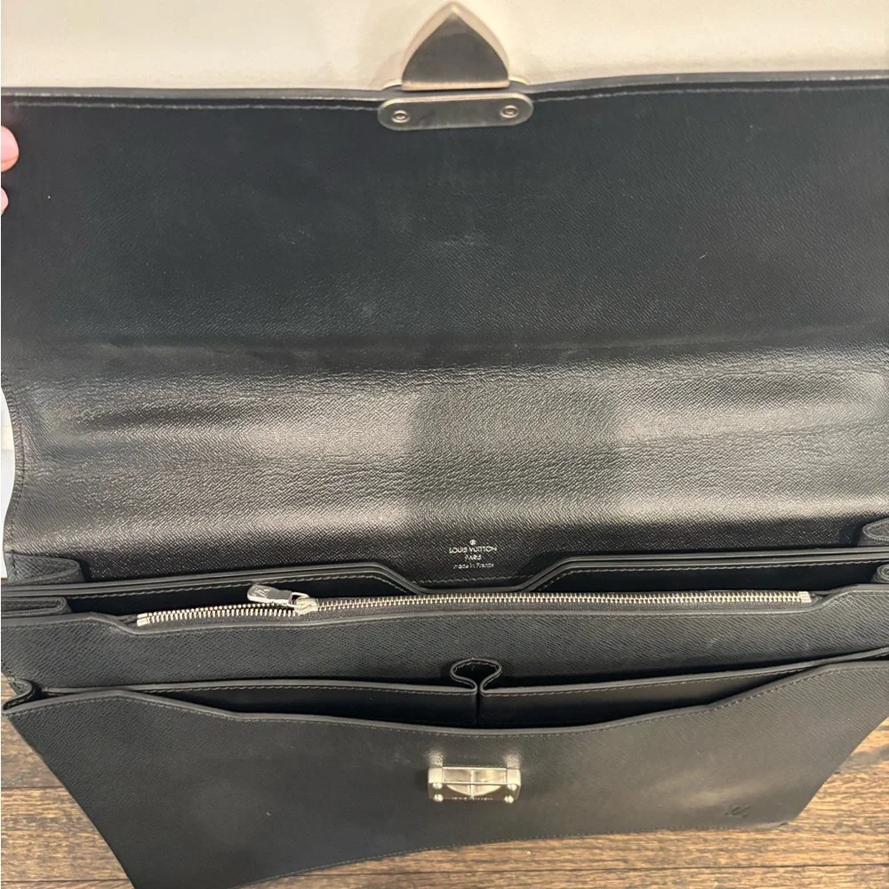 Louis Vuitton Taiga Leather attache’/“Serviette Fermoir-style” Briefcase